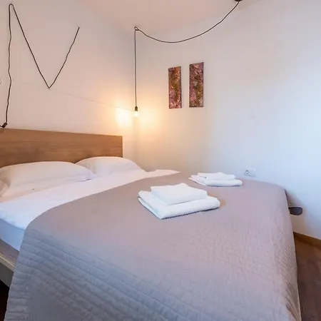 Next To The - Inrika Appartement Ika
