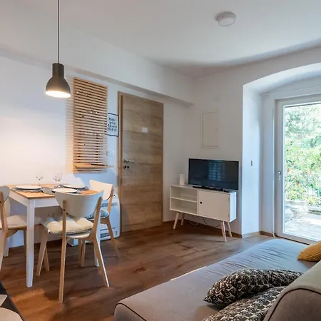 Apartment Next To The - Inrika *